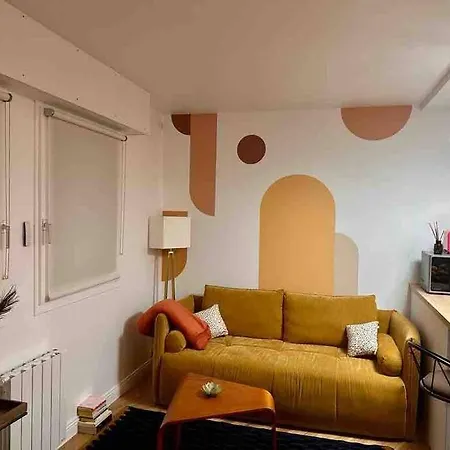 Apartment : Le Charme Du Canal St Martin Paris