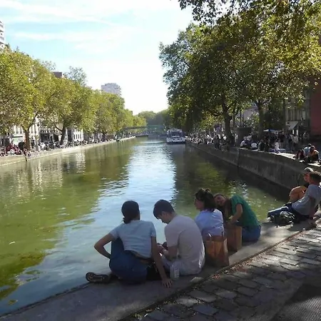 : Le Charme Du Canal St Martin Paris