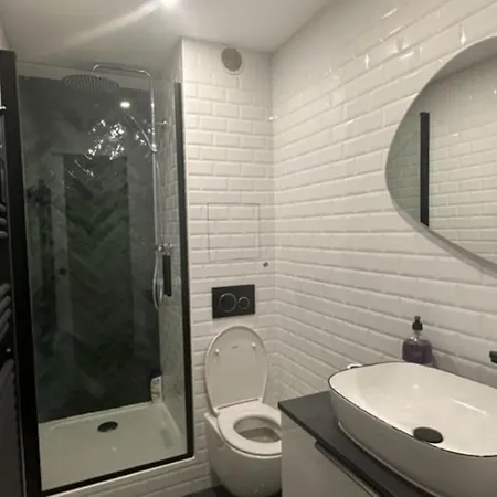 : Le Charme Du Canal St Martin Apartment