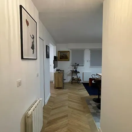 : Le Charme Du Canal St Martin Apartment Paris